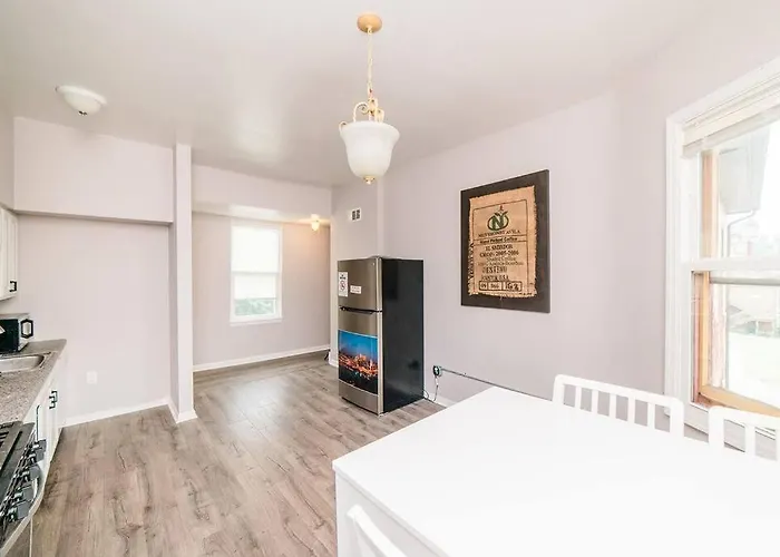 Apartment Comfortable And Walkable - Off-street Parking