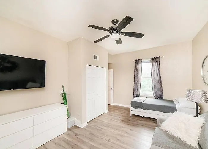 Apartment Comfortable And Walkable - Off-street Parking